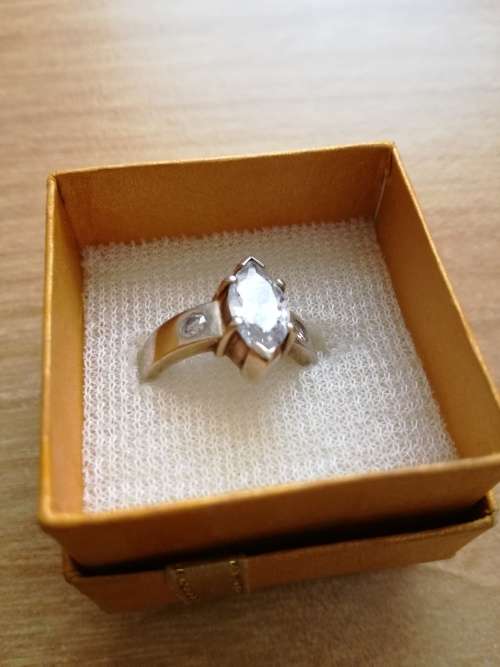 MASSIVE PRICE DROP!! One 9ct White Gold Ring & Two Diamonds! Amazing Deal! SEE VALUATION CERTIFICATE