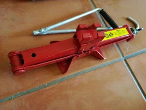 Premium Brand Summit Jacks - Car Jack JK-02 (ISO 9001) MASSIVE SAVINGS!! Jack Very Good Condition!!