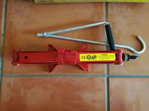 Premium Brand Summit Jacks - Car Jack JK-02 (ISO 9001) MASSIVE SAVINGS!! Jack Very Good Condition!!