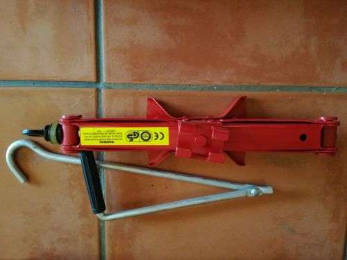 Premium Brand Summit Jacks - Car Jack JK-02 (ISO 9001) MASSIVE SAVINGS!! Jack Very Good Condition!!