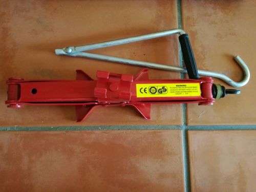 Premium Brand Summit Jacks - Car Jack JK-02 (ISO 9001) MASSIVE SAVINGS!! Jack Very Good Condition!!