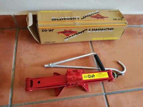 Premium Brand Summit Jacks - Car Jack JK-02 (ISO 9001) MASSIVE SAVINGS!! Jack Very Good Condition!!