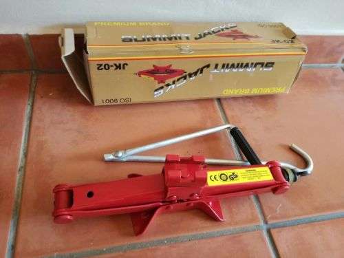 Premium Brand Summit Jacks - Car Jack JK-02 (ISO 9001) MASSIVE SAVINGS!! Jack Very Good Condition!!