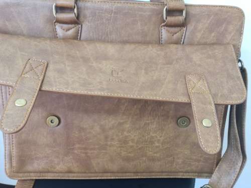STUNNING***Executive  Laptop / Carry Bag!! Extremely Strong And Excellent Structural Support!!