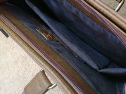 STUNNING***Executive  Laptop / Carry Bag!! Extremely Strong And Excellent Structural Support!!
