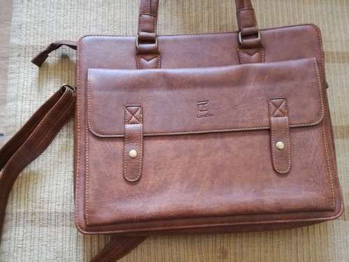 STUNNING***Executive  Laptop / Carry Bag!! Extremely Strong And Excellent Structural Support!!
