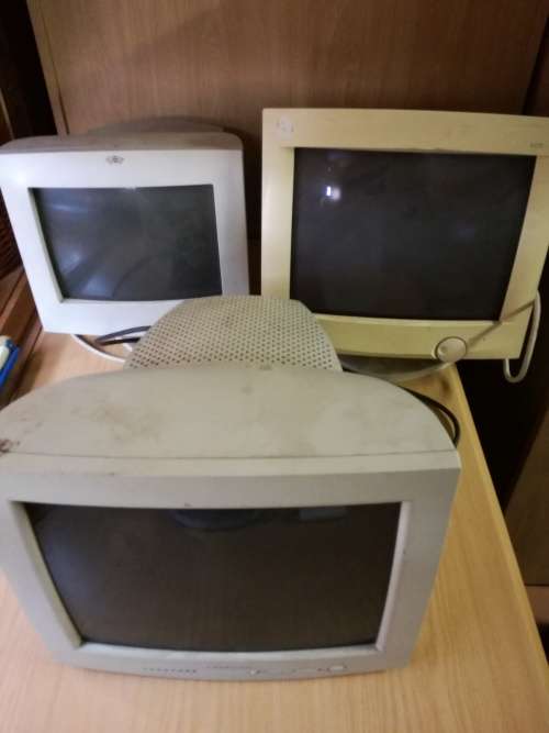 Old PC Screens / Monitors - PLEASE READ**Use For Parts / Collectors Purposes SOLD VOETSTOOTS / AS IS