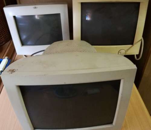 Old PC Screens / Monitors - PLEASE READ**Use For Parts / Collectors Purposes SOLD VOETSTOOTS / AS IS