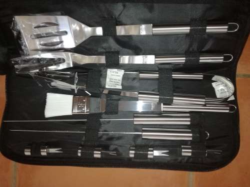 Brand New Braai Set With Spatula, Fork, Tongs, Basting Brush & Skewers - Premium Quality Kit!!