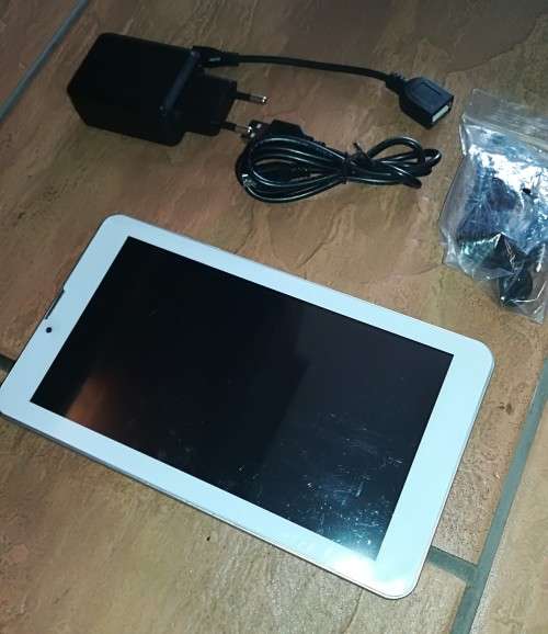 COMBO DEAL**Sansui LifePad 8GB Tablet (7 Inch) & Sansui Bluetooth Speaker With Builtin Tablet Holder