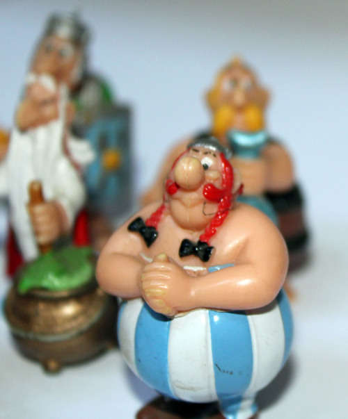 8x Kinder Joy Asterix figures (Read description)