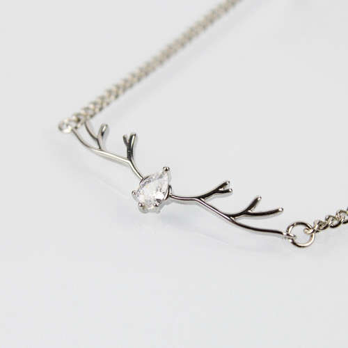 Antler-shaped tie clip
