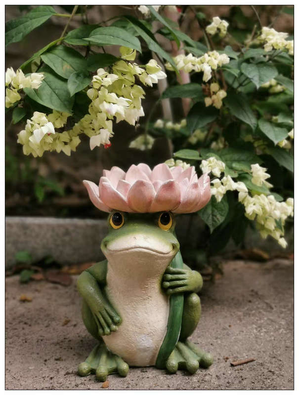 Lotus frog bird feeder ornament