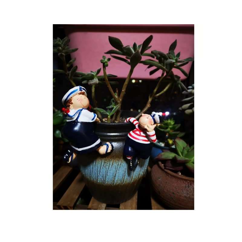 Pair of happy sailors garden hanging ornaments