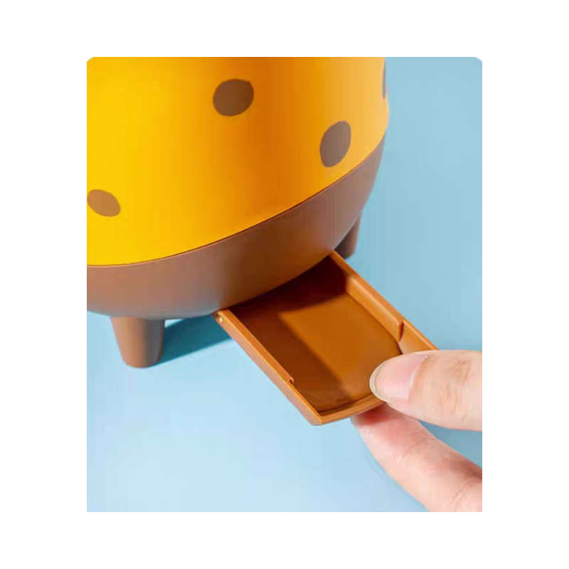 Giraffe toilet brush and holder
