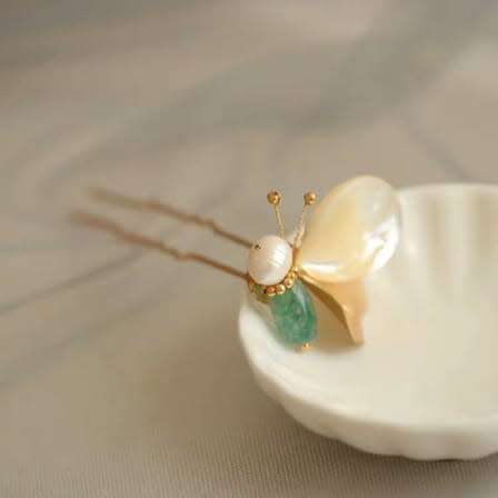 U-Shaped Butterfly Hairpin
