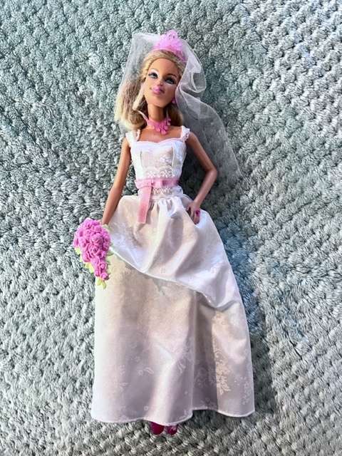 Bridal Barbie Mattel 2009 in excellent condition