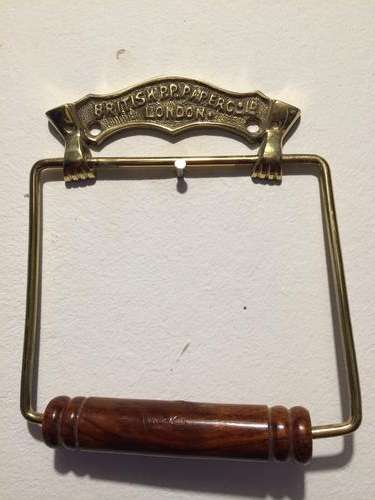 Beautiful antique-style toilet roll holder - Victorian bathroom