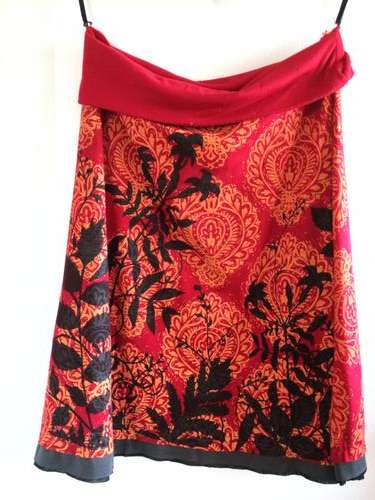Lovely red and black printed skirt size L - about a 36
