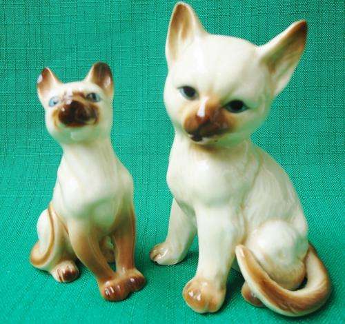 TWO COLLECTABLE SIAMESE CATS