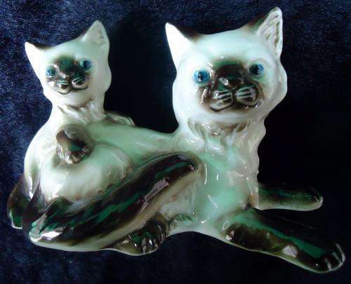 CAT & KITTEN PORCELAIN ORNAMENT