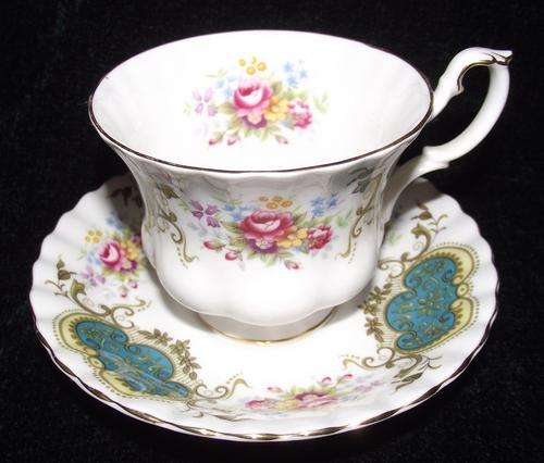 ROYAL ALBERT TEA CUP & SAUCER-BEKERLEY