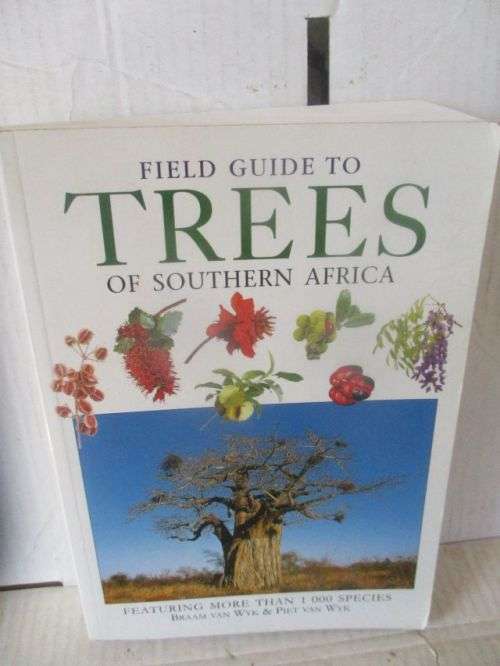 TREES OF SOUTHERN AFRICA,FIELD GUIDE TO-BRAAM VAN WYK & PIET VAN WYK