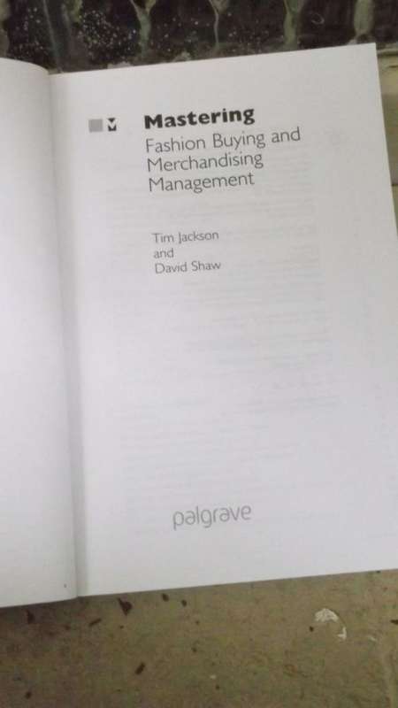 MASTERING;FASHION BUYING AND MERCHANDISING MANAGEMENT---TIM JACKSON AND DAVID SHAW