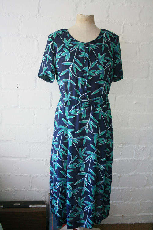 *SALE* VINTAGE BLUE AND GREEN LEAF PRINT DRESS WITH MATCHING BELT SIZE 10