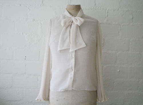 VINTAGE 1950s - 1960s CREAM BLOUSE WITH BOW COLLAR AND PLEATED SLEEVES