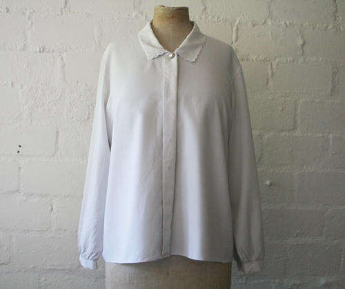 VINTAGE LIGHT GREY BLOUSE WITH SCALLOPED COLLAR SIZE 14