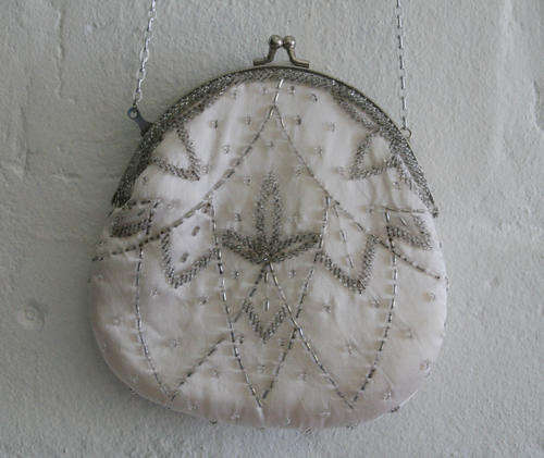 VINTAGE WHITE BEADED PURSE