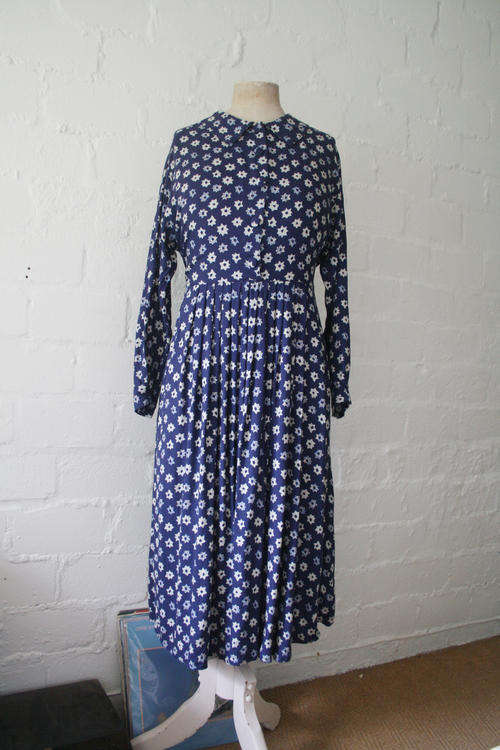 VINTAGE LONG-SLEEVED NAVY BLUE DRESS WITH STAR PRINT SIZE L - XL