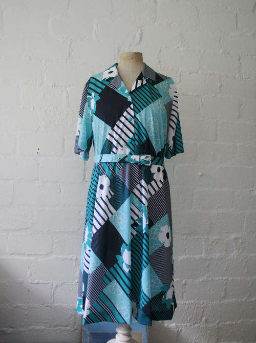 *SALE* VINTAGE TURQUOISE AND BLACK FLORAL AND STRIPED DRESS WITH MATCHING BELT SIZE 14