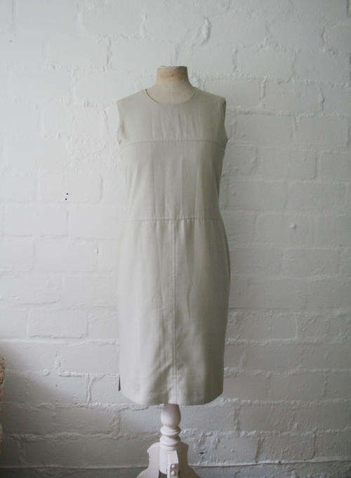 DESIGNER JO BORKETT SHIFT-LIKE KHAKI DRESS SIZE 34