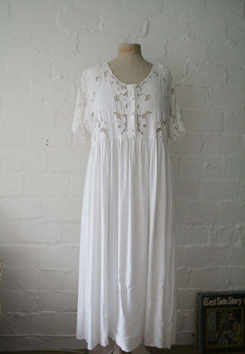 VINTAGE LONG CREAM DRESS WITH CUTOUT BODICE SIZE XL