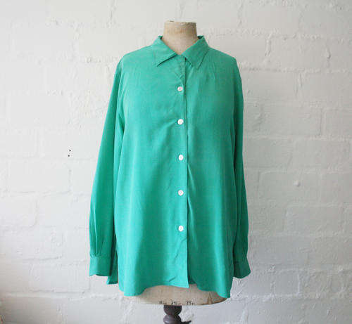 VINTAGE GREEN LONGER LENGTH 100% SILK BLOUSE SIZE L