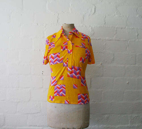 VINTAGE ORANGE COLLARED SHIRT WITH MULTICOLOUR PATTERN SIZE S - M