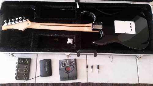 Court Electric Guitar (Black & White)