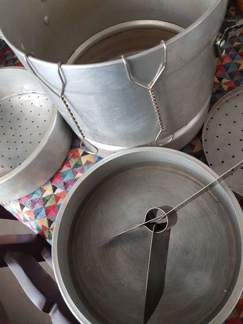 Vintage pressure cooker. Complete wirh attachments