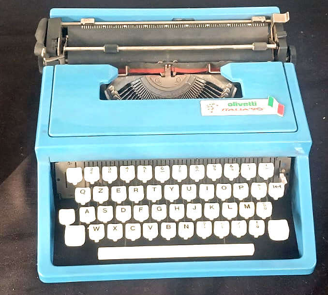 Olivetti Italia 90  Portable Typewriter