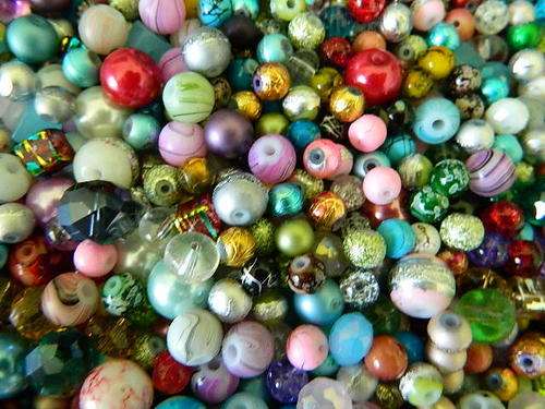 1000 Assorted Glass Beads