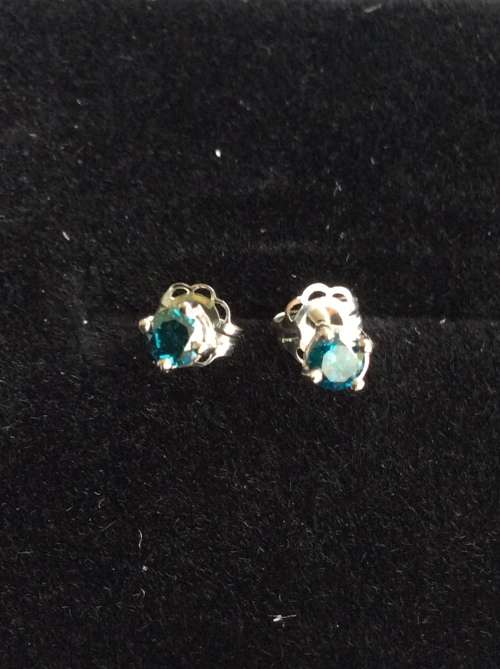 PRICED-TO-GO EXQUISTE ! 1/5 CARAT BLUE DIAMOND 18KT SOLID GOLD EARRINGS STUD