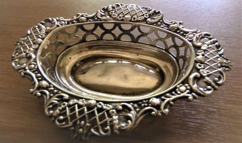 5 Victorian Nickel Silver Nut, Bon Bon Dishes, EPNS S&Co Arthur Elwell Spurrier & Co England, EUC