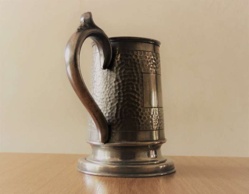 ER Marked English 1 Pint Hammered Pewter Tankard, Glass Bottom Base, Scroll Handle, Engraveable, EUC