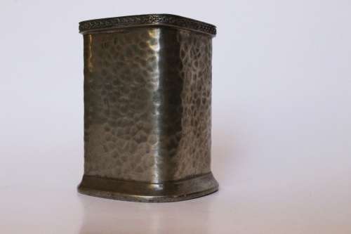 Granby hammered pewter Art Nouveau table top pen pencil holder toothbrush holder F.Pochin & Son 1910