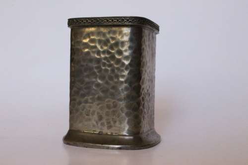 Granby hammered pewter Art Nouveau table top pen pencil holder toothbrush holder F.Pochin & Son 1910