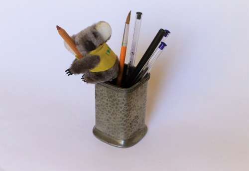 Granby hammered pewter Art Nouveau table top pen pencil holder toothbrush holder F.Pochin & Son 1910