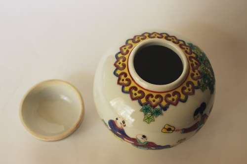 Chinese Famille Rose vase Oriental ginger jar mother and kids Jiangxi Jingdezhen Min Ci near mint