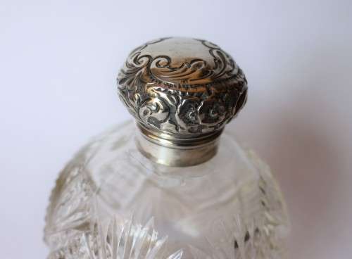 Victorian Sterling Silver Top Crystal Perfume Scent Bottle Walker Hall Sheffield c1900 England VG